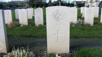 War Grave of Doris Quane, QMAAC, surrounded by the graves of Canadian soldiers